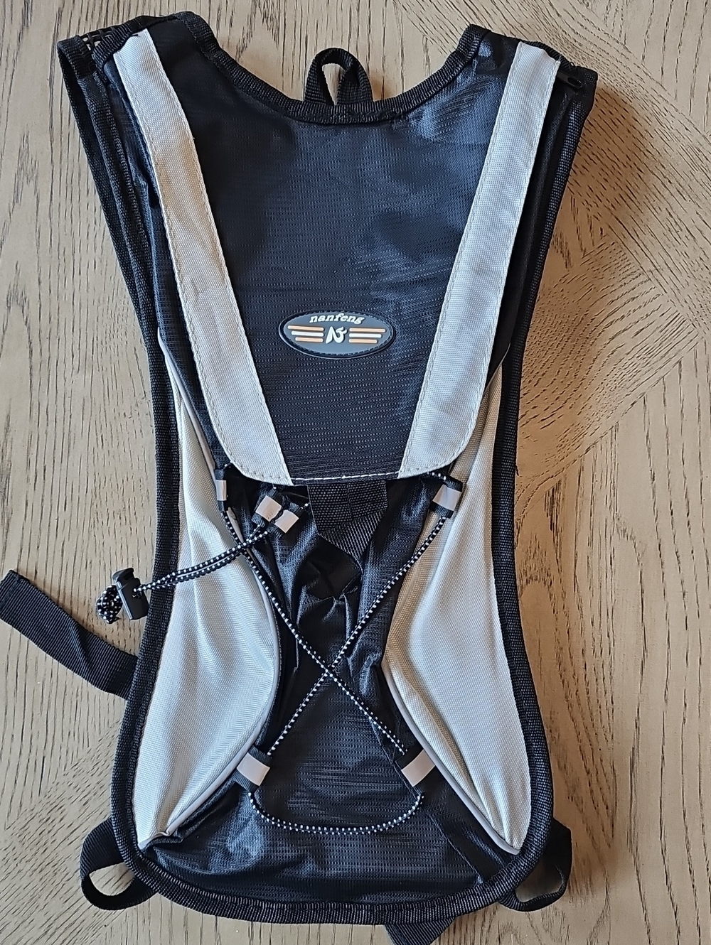 Nanfeng Backpack in Black & White